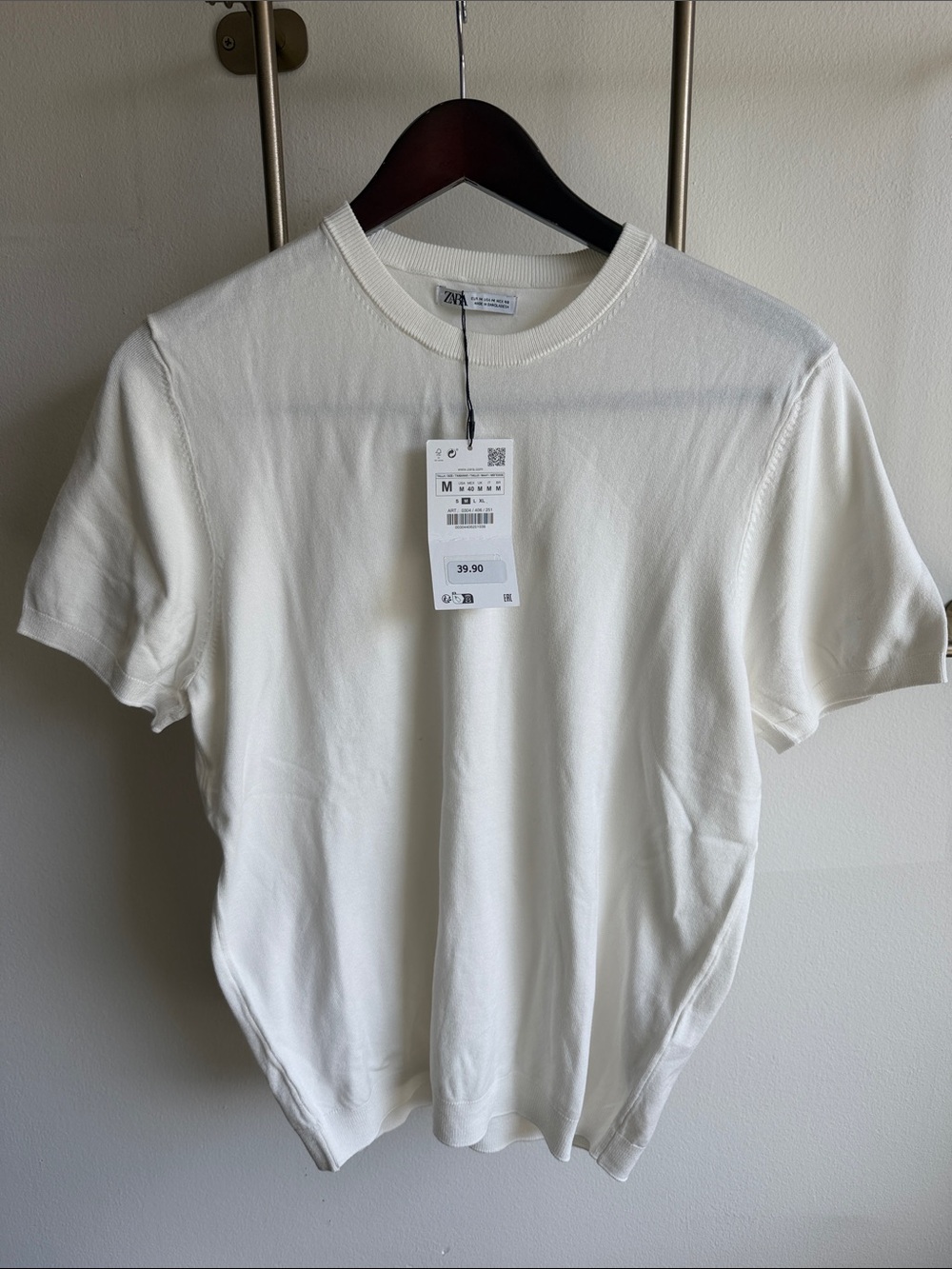 🎇SALE🎇 ZARA 🎇 KNIT SHORT SLEEVE 🎇 MEDIUM 🎇 WHITE  🎇INDIVIDUAL